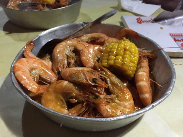 エビ食べ放題！？【Bucket Shrimps】は現地人からも大人気！