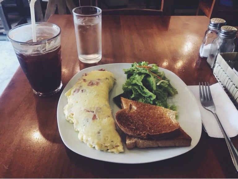 〜  美味しい朝ご飯とコーヒーのお店  〜 朝ごはんとティータイムの場所に迷ったらここ‼︎【Yolk Coffee & Breakfast】