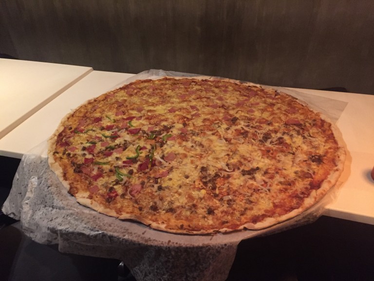 1m超え！？超巨大なピザが食べられるお店【CALDA PIZZA】